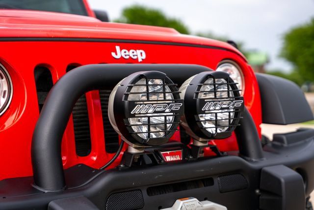 Used 2017 Jeep Wrangler Unlimited Rubicon w/ Connectivity Group AWD/4WD image 17