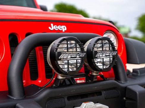 Used 2017 Jeep Wrangler Unlimited Rubicon w/ Connectivity Group AWD/4WD image 17