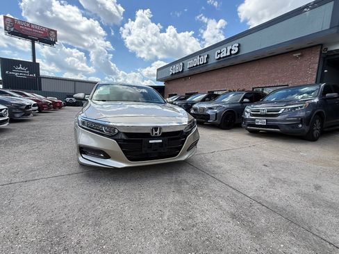 Used 2018 Honda Accord EX image 8
