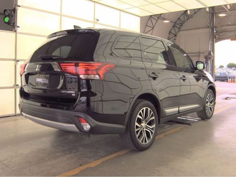 Used 2018 Mitsubishi Outlander SE image 6