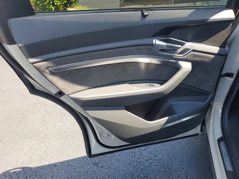 Used 2021 Audi e-tron Prestige image 15