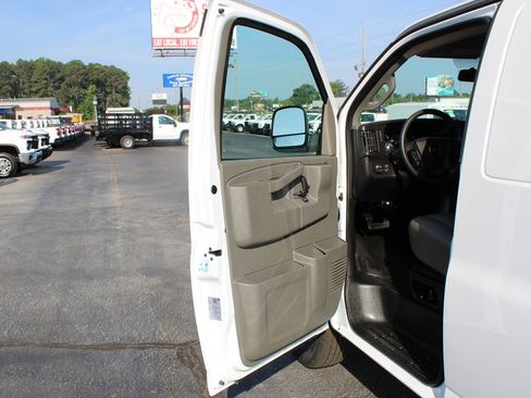 Used 2024 Chevrolet Express 2500 w/ Driver Convenience Package RWD image 27