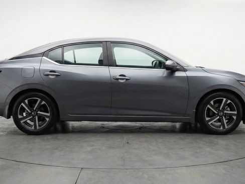 Used 2025 Nissan Sentra SV FWD image 11
