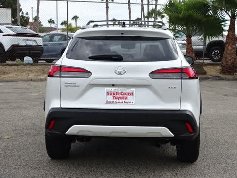 Used 2025 Toyota Corolla Cross XLE FWD image 13