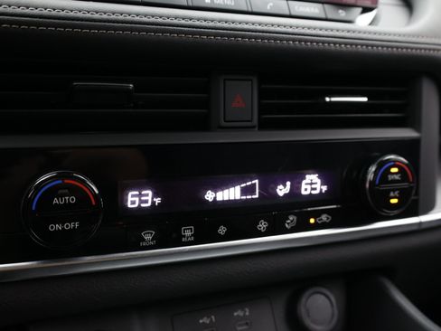 Used 2025 Nissan Rogue SV AWD/4WD image 27