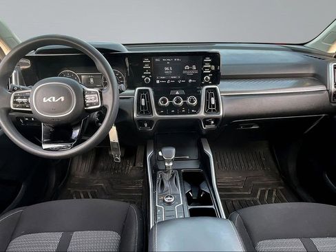 Used 2023 Kia Sorento LX AWD/4WD image 7