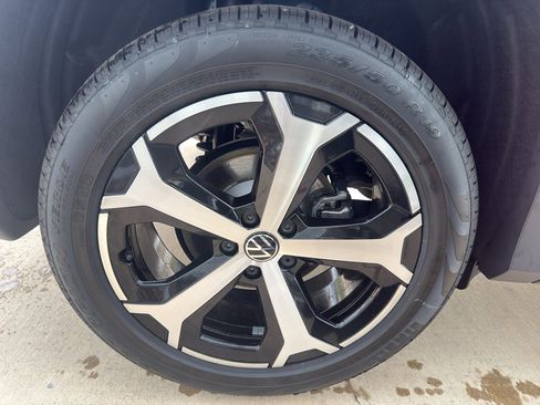 New 2026 Volkswagen Tiguan SE image 18
