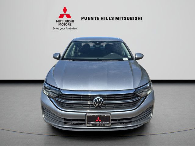 Used 2024 Volkswagen Jetta SE FWD image 2