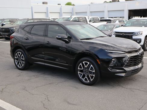 Used 2024 Chevrolet Blazer RS w/ Driver Confidence II Package image 2