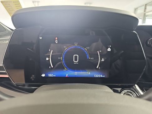 Certified 2025 Chevrolet Trax RS w/ Sunroof Package FWD image 23