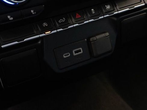 Used 2022 Chevrolet Silverado 1500 LT AWD/4WD image 28