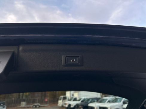 Used 2025 Audi Q3 2.0T Premium image 27