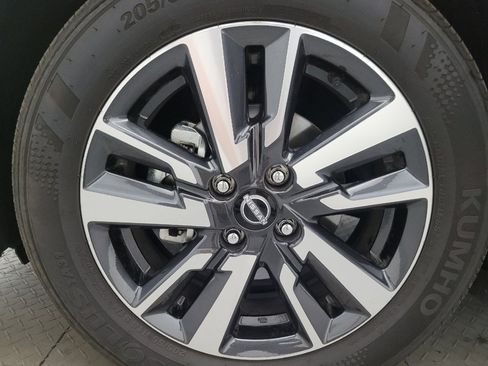 Used 2025 Nissan Versa SV w/ Trunk Package FWD image 31