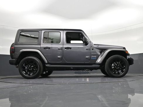 Used 2021 Jeep Wrangler Unlimited Sahara w/ Cold Weather Group AWD/4WD image 32