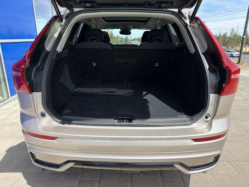 Used 2025 Volvo XC60 B5 Plus AWD/4WD image 9