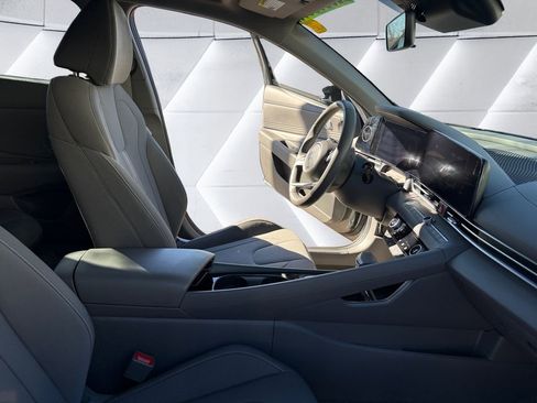 Certified 2025 Hyundai Elantra SEL w/ Cargo Package image 13