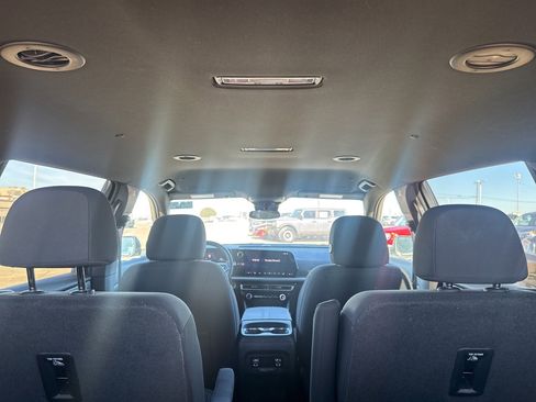 Used 2025 Chevrolet Traverse LT image 33