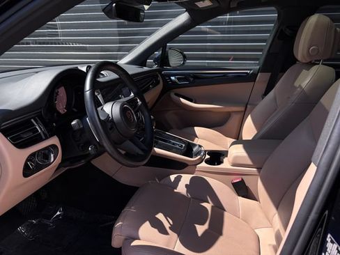 Certified 2022 Porsche Macan AWD/4WD image 4