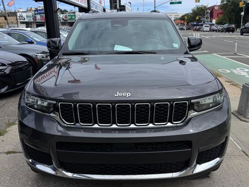 Used 2022 Jeep Grand Cherokee L Limited image 2