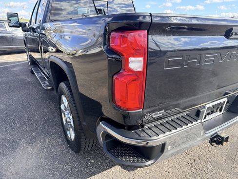 Used 2022 Chevrolet Silverado 2500 LTZ image 9