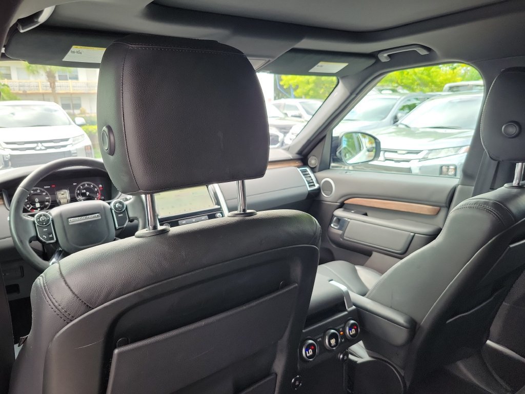 Used 2018 Land Rover Discovery HSE AWD/4WD image 15