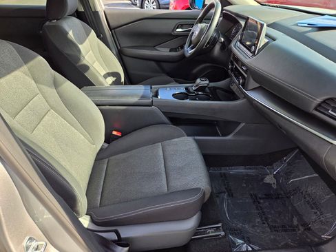 Used 2024 Nissan Rogue SV FWD image 15