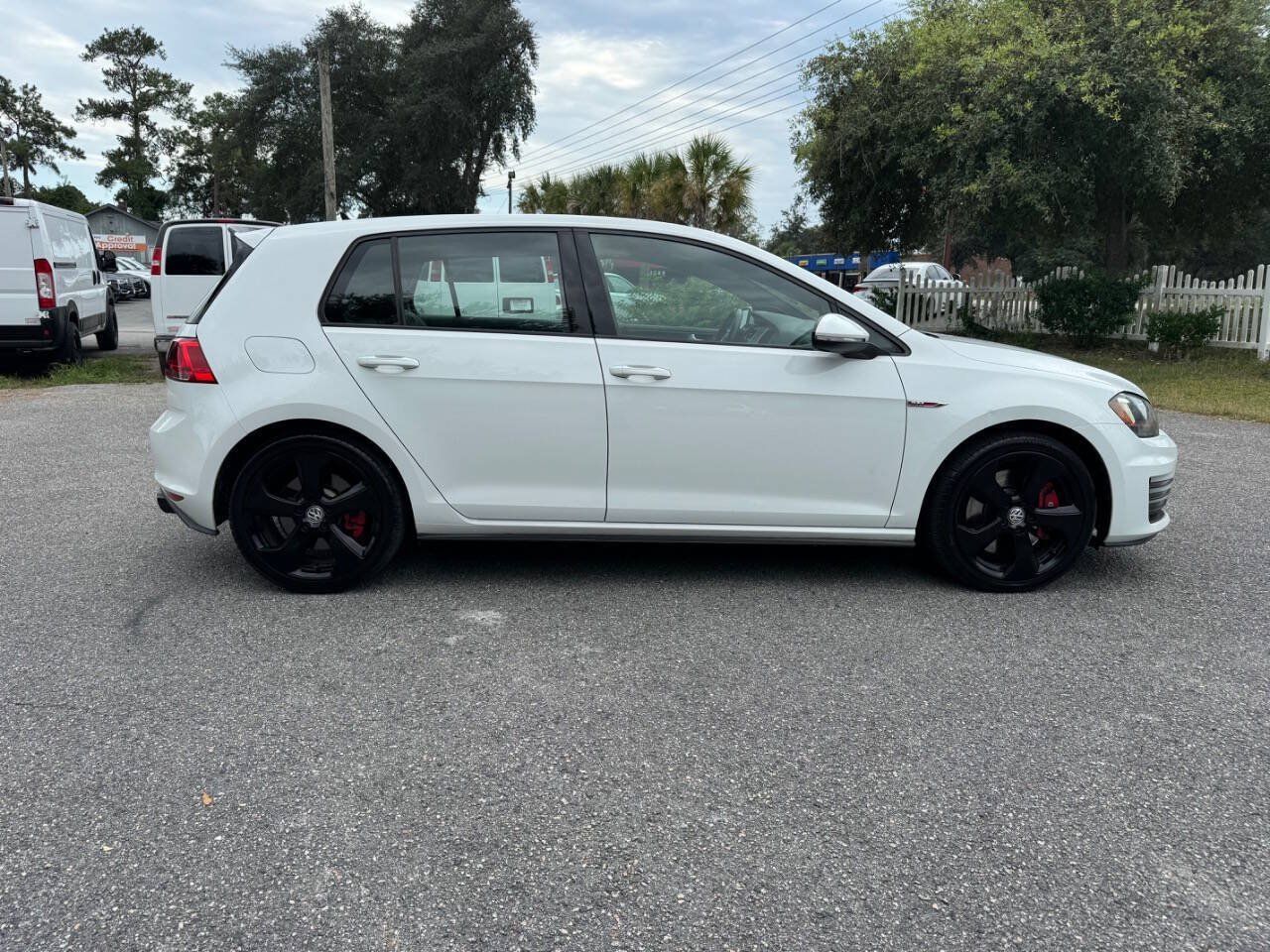 Used 2016 Volkswagen GTI SE w/ Lighting Package (SEL) FWD image 17