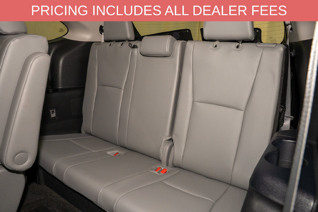 Used 2024 Toyota Highlander XLE FWD image 11