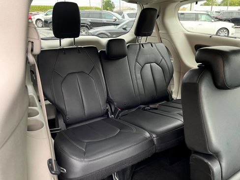 Used 2017 Chrysler Pacifica Touring-L Plus w/ Advanced Safetytec Group image 15