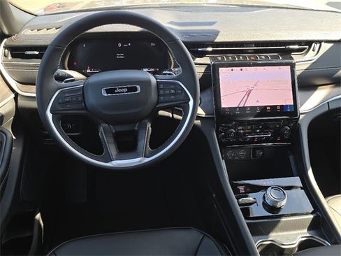 New 2025 Jeep Grand Cherokee L Limited image 4