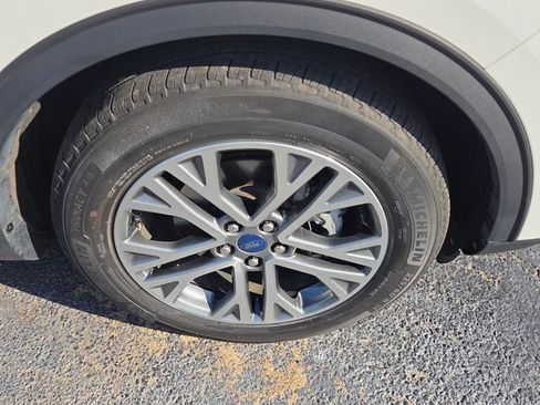 Certified 2022 Ford Escape SEL image 9