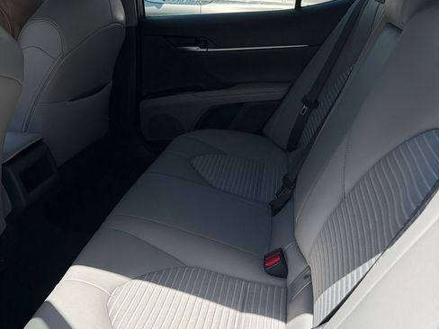 Used 2018 Toyota Camry SE w/ Moonroof Package FWD image 16
