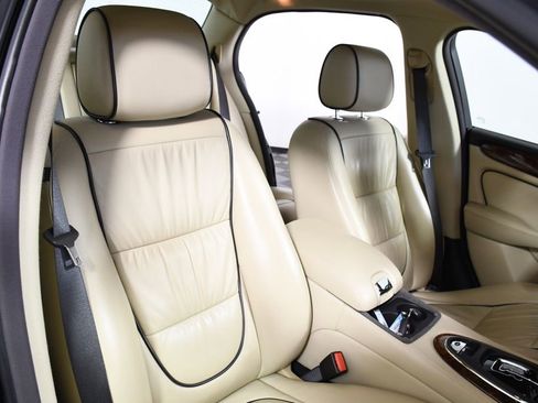 Used 2009 Jaguar XJ8 image 28