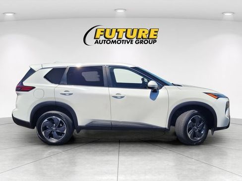 Certified 2025 Nissan Rogue SV AWD/4WD image 3