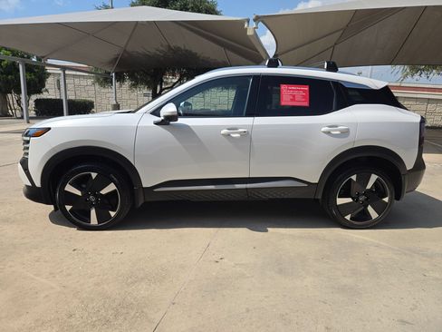 Certified 2025 Nissan Kicks SR FWD image 6