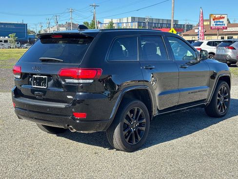Used 2022 Jeep Grand Cherokee Laredo X AWD/4WD image 5