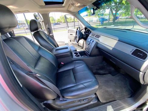 Used 2011 Chevrolet Tahoe LT w/ Luxury Package AWD/4WD image 30