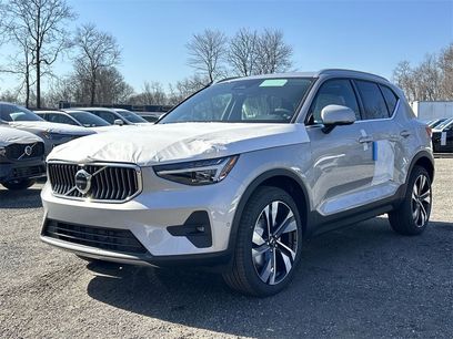 New 2025 Volvo XC40 B5 Ultra w/ Protection Package Premier
