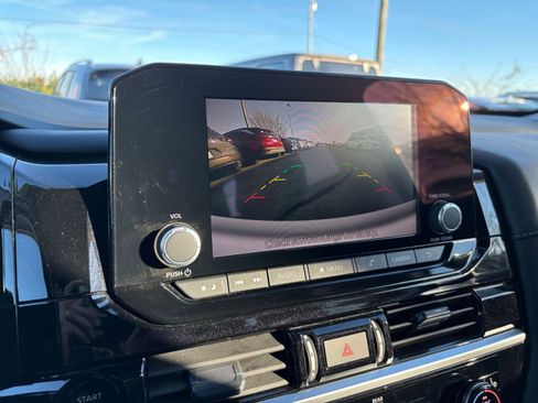 Used 2025 Nissan Pathfinder SV image 20