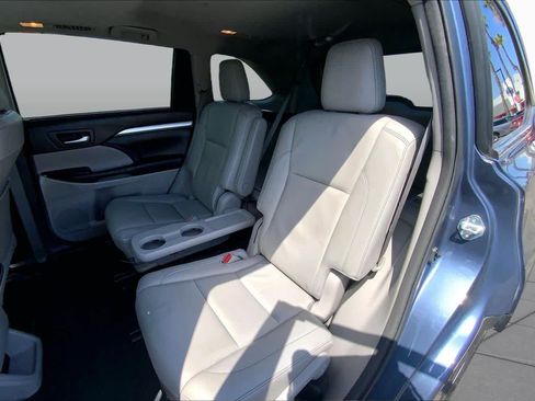 Used 2015 Toyota Highlander XLE FWD image 20