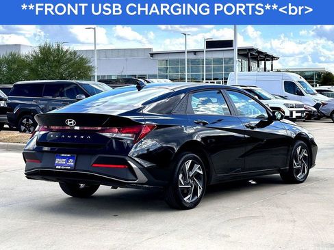 Used 2025 Hyundai Elantra Sport image 10