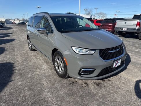 Used 2022 Chrysler Pacifica Limited image 14