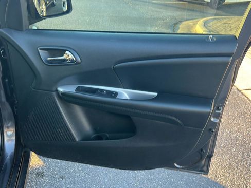 Used 2018 Dodge Journey SE w/ Blacktop Package image 14