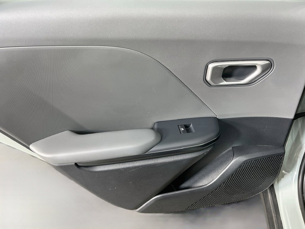 Used 2025 Kia K4 FWD image 27