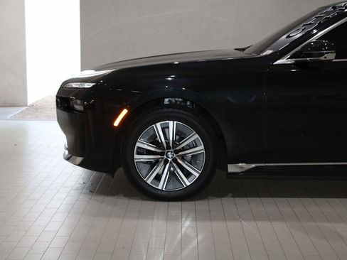 Certified 2024 BMW i7 xDrive60 w/ Executive Package RWD image 4
