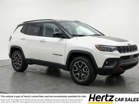 Used 2025 Jeep Compass Trailhawk image 1