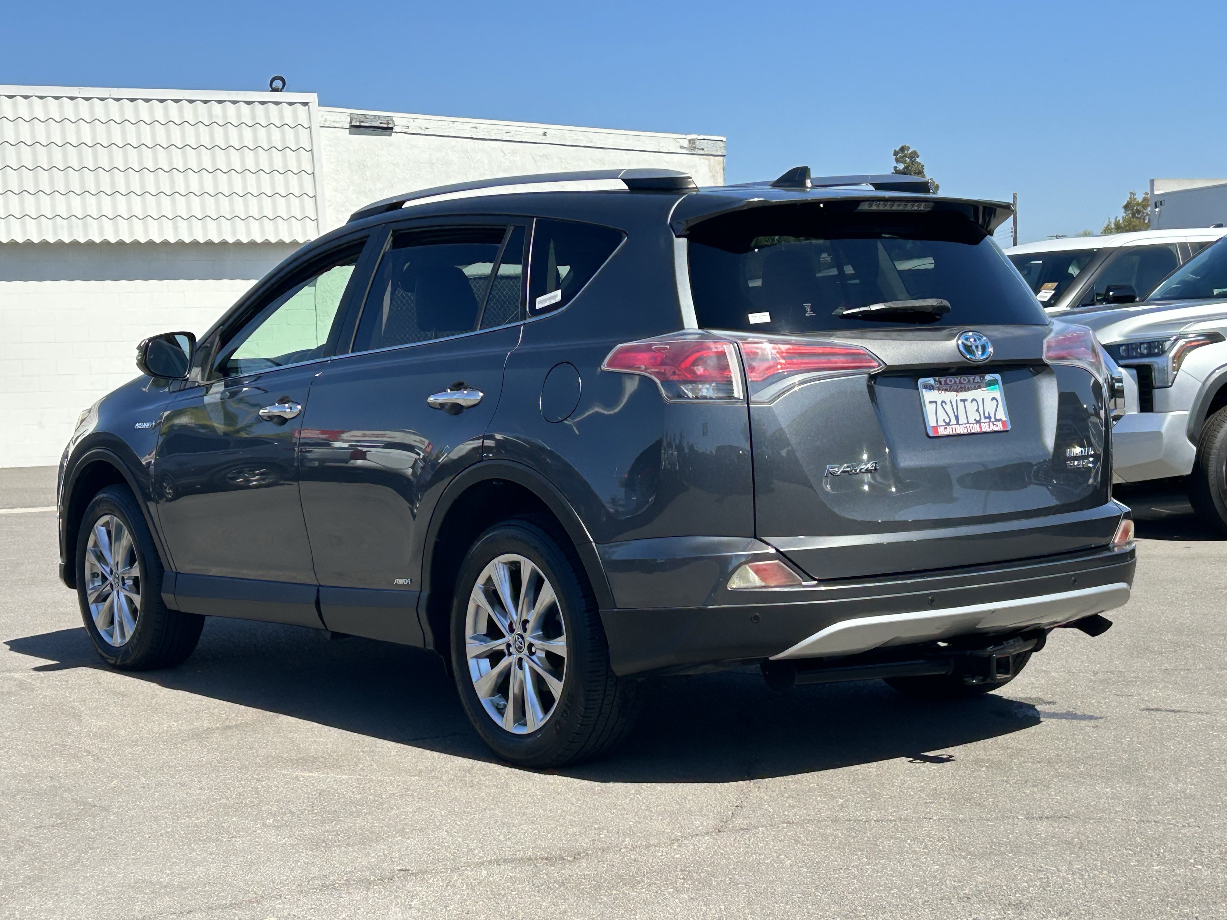 Used 2016 Toyota RAV4 Limited w/ Advanced Technology Package AWD/4WD image 5