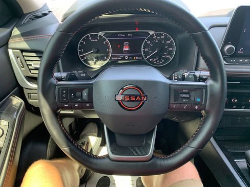 Used 2025 Nissan Rogue SV AWD/4WD image 13