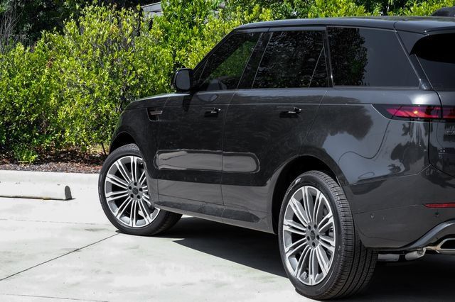 New 2026 Land Rover Range Rover Sport Dynamic SE AWD/4WD image 9