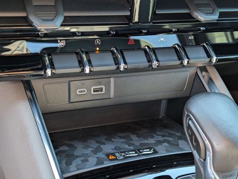 Used 2024 GMC Canyon Denali image 26